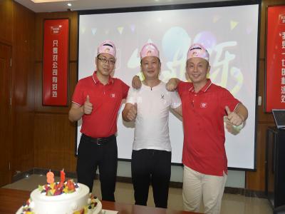 八月家人生日風采